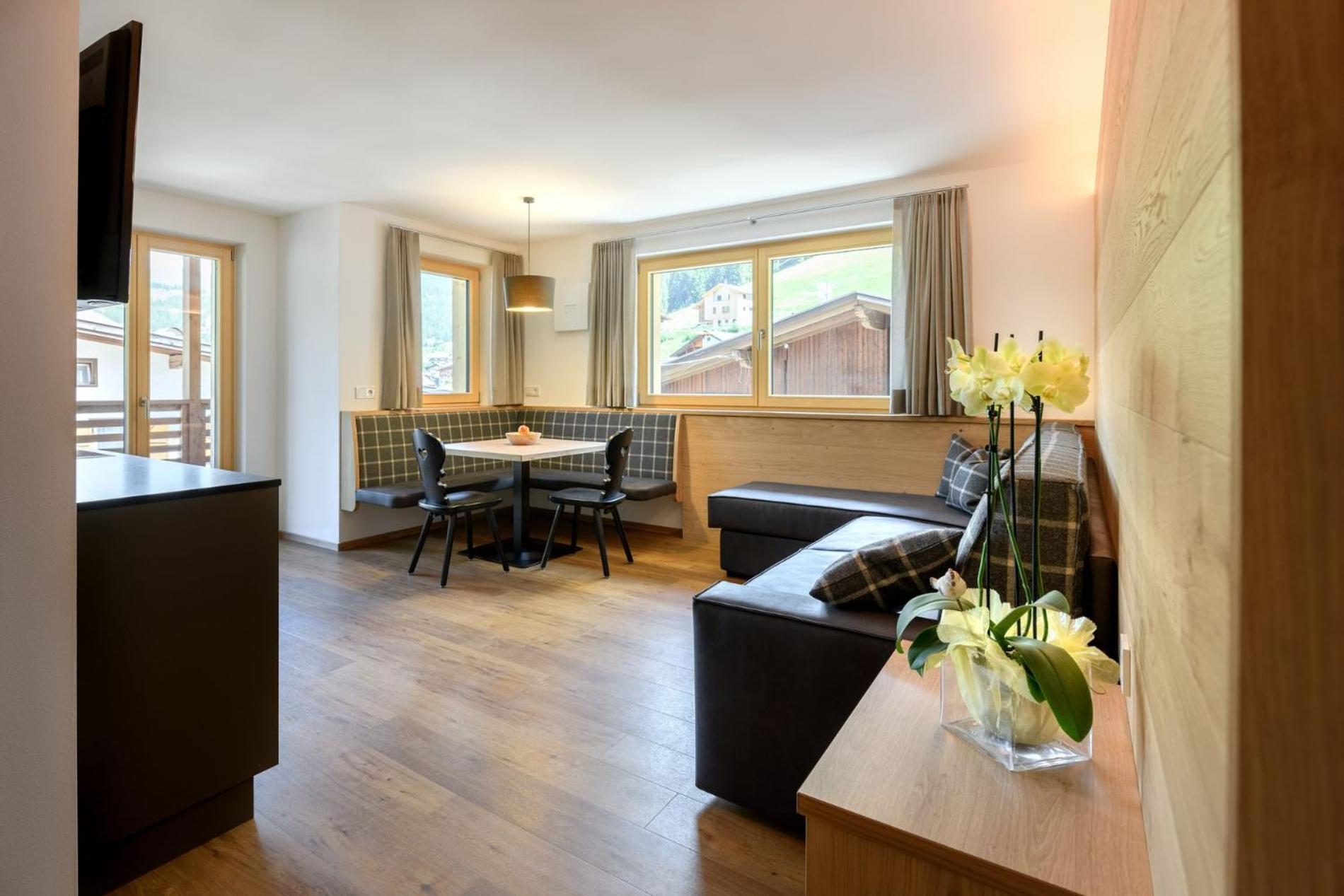 Apartments Burvel เซลวาดีวัลการ์เดนา ห้อง รูปภาพ
