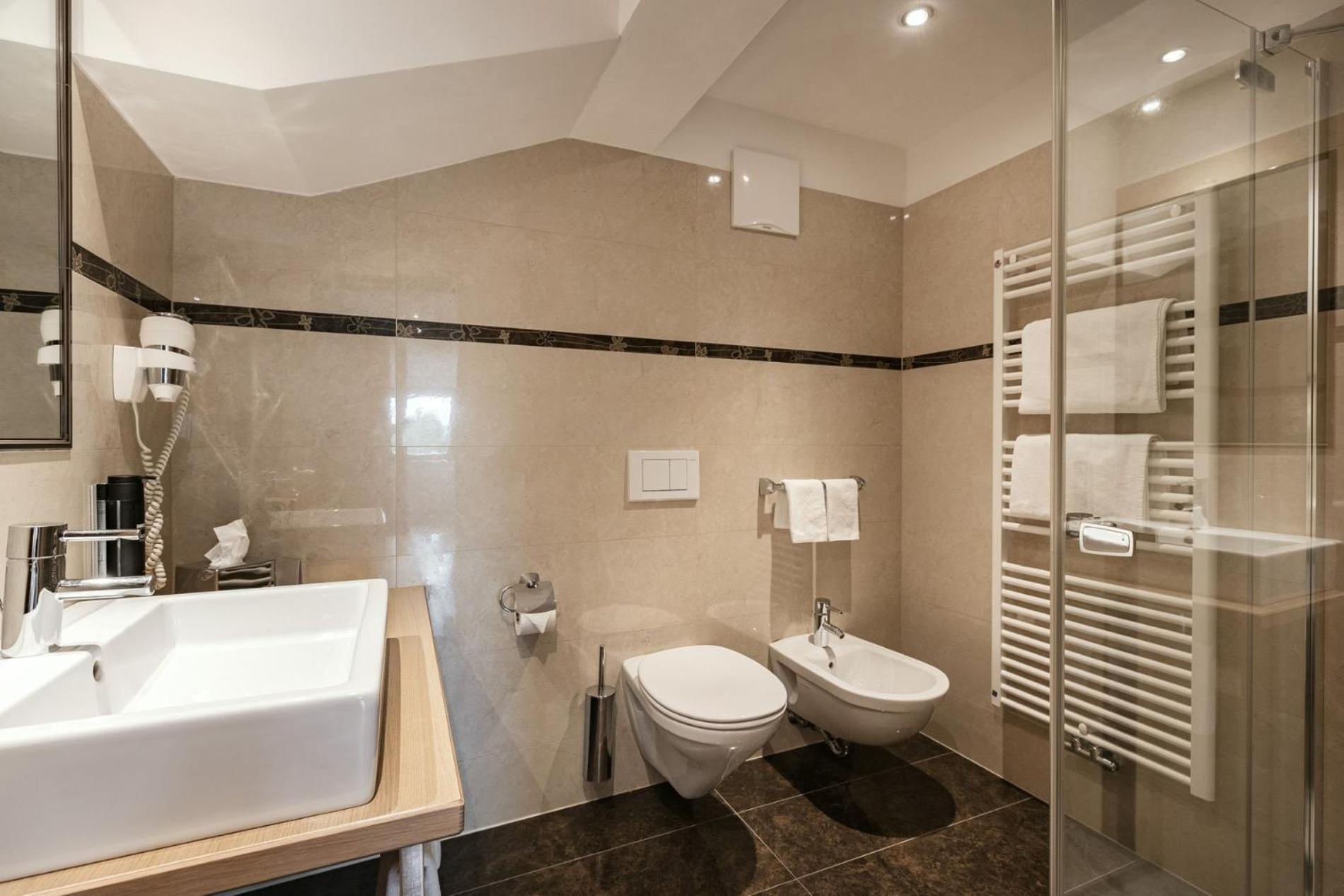 Apartments Burvel เซลวาดีวัลการ์เดนา ห้อง รูปภาพ