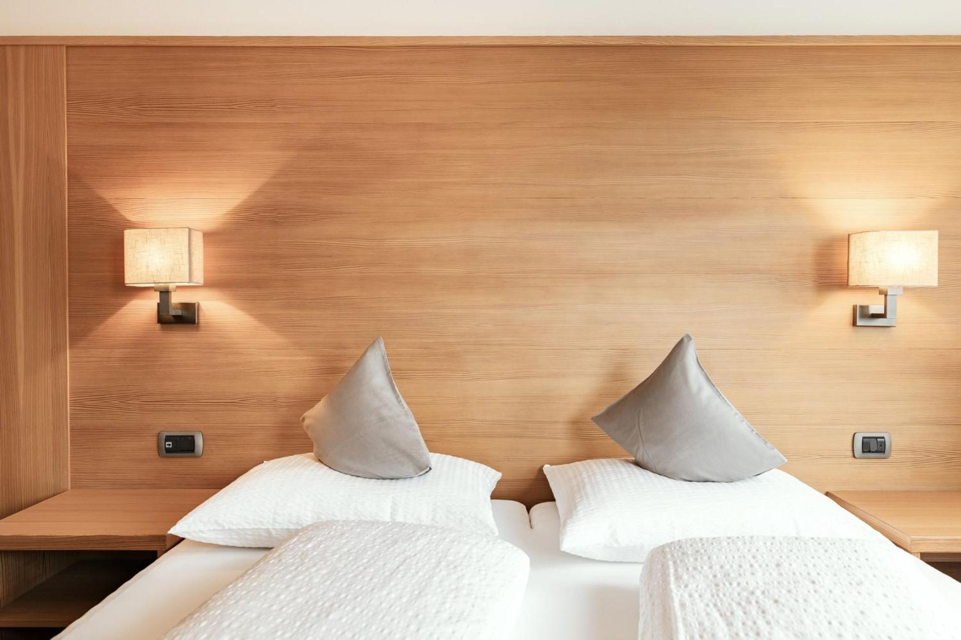 Apartments Burvel เซลวาดีวัลการ์เดนา ห้อง รูปภาพ