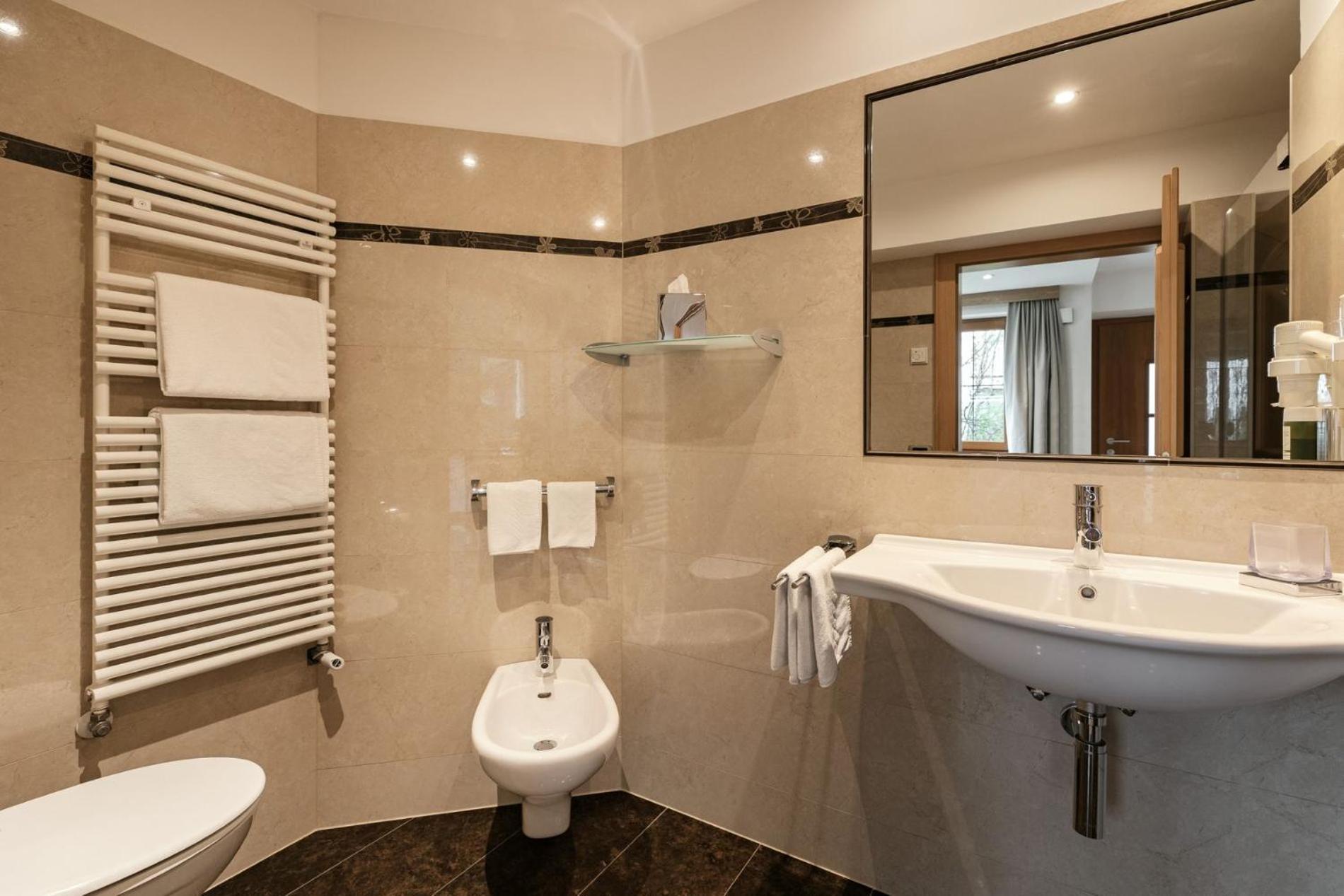 Apartments Burvel เซลวาดีวัลการ์เดนา ห้อง รูปภาพ