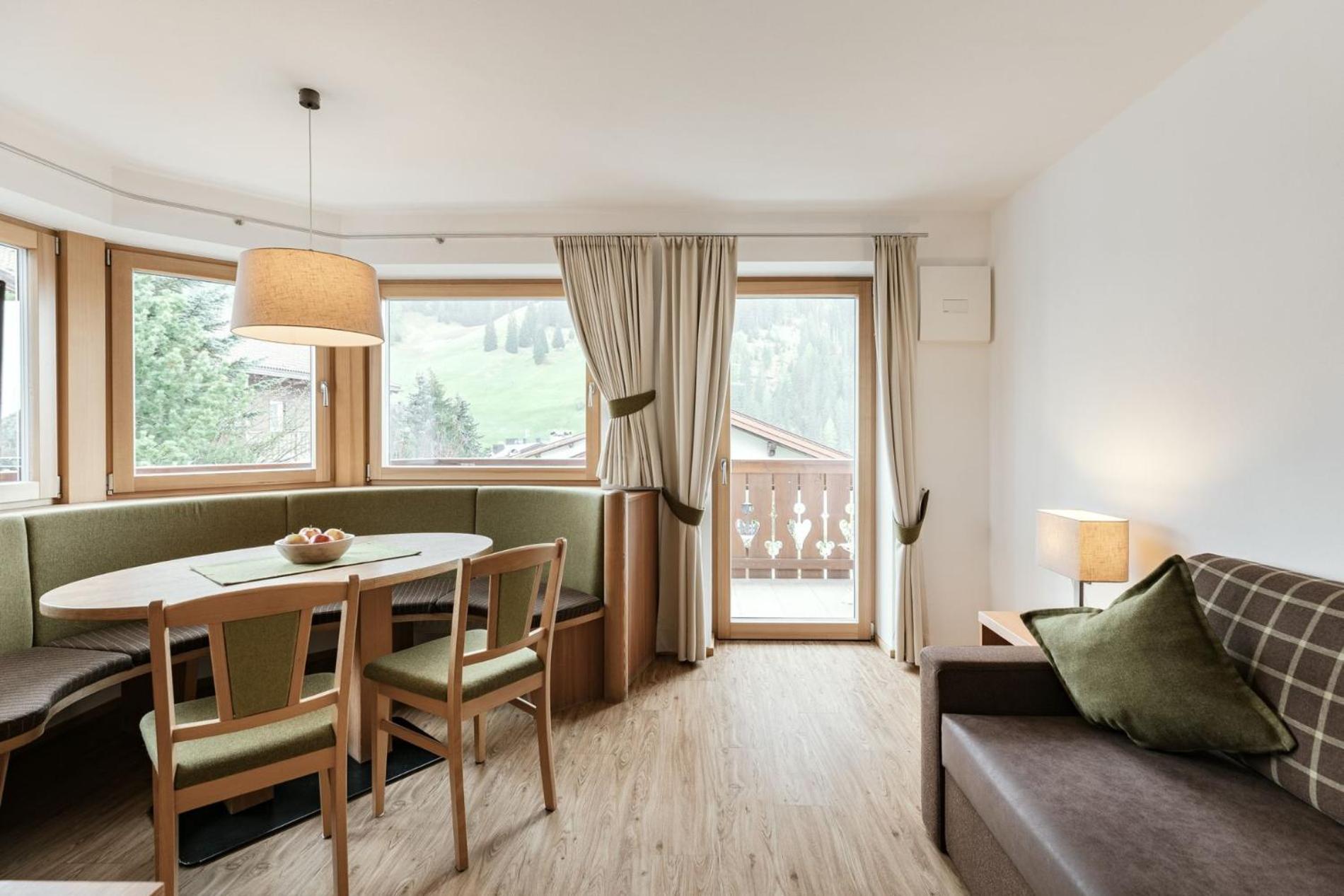 Apartments Burvel เซลวาดีวัลการ์เดนา ห้อง รูปภาพ